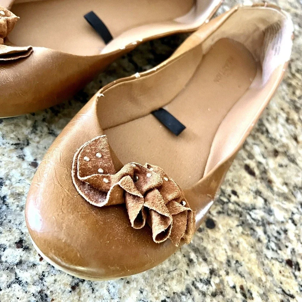 Kenneth Cole Reaction Ballet Flats 8.5 M Whiskey Brown Leatherette; Flower Bow